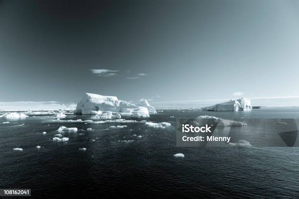 Paesaggio Antartico Iceberg Bw - Fotografie stock e altre immagini di Antartide - Antartide, Polo Sud, Mare