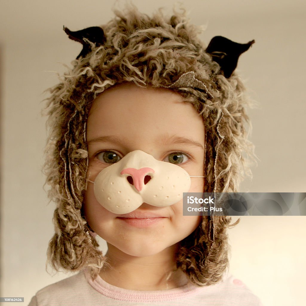 Kleines Mädchen, gekleidet in Katze Kostüm - Lizenzfrei Kind Stock-Foto