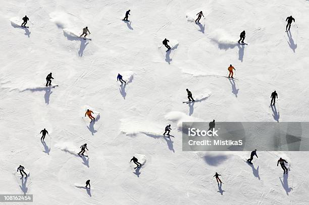 Atestado De Vacaciones Foto de stock y más banco de imágenes de Esquí - Deporte - Esquí - Deporte, Vista cenital, Nieve