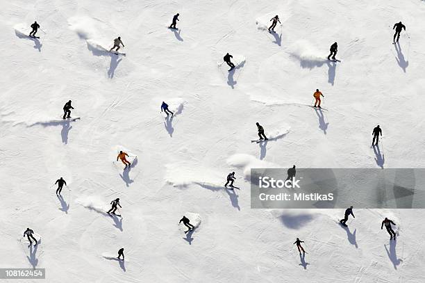 混雑のホリデー - スキーのストックフォトや画像を多数ご用意 - スキー, 空撮, 雪