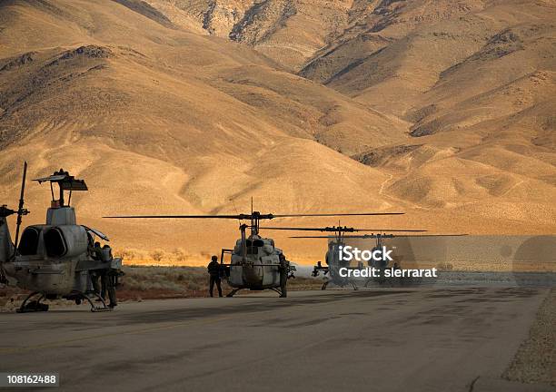 レースの太陽 - 米国空軍のストックフォトや画像を多数ご用意 - 米国空軍, 3人, ヘリコプター