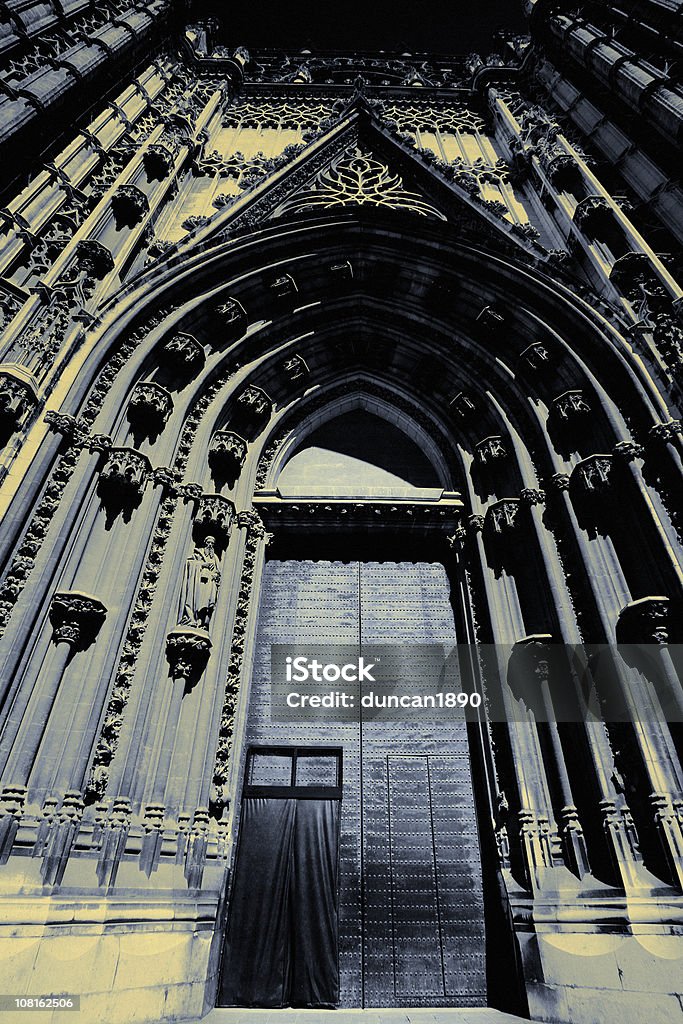 Porta in stile gotico e cattedrale di luce - Foto stock royalty-free di Andalusia