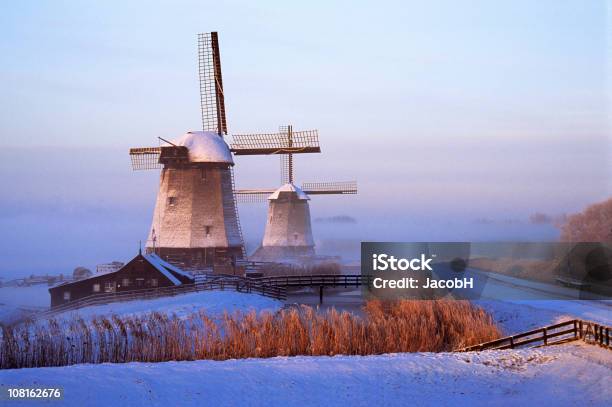 Inverno Na Holanda - Fotografias de stock e mais imagens de Inverno - Inverno, Moinho de vento, Cultura Holandesa