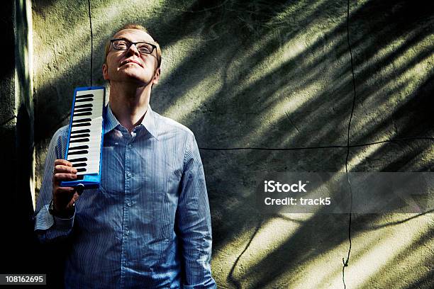 El Hombre Melodica Foto de stock y más banco de imágenes de 1940-1949 - 1940-1949, 40-44 años, Adulto