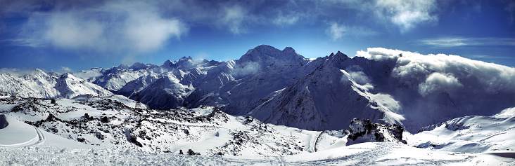 Urumqi Tianshan National Forest Park is anational forest park located in the mountainousareas of Midong District and Shuimogou District,Urumqi City, Xinjiang Uygur Autonomous Region.It was approved for establishment in 2015.