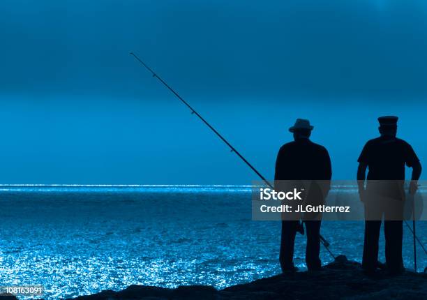 Zwei Fischersilhouette Stockfoto und mehr Bilder von Fischen - Fischen, Fischer - Tätigkeit, Meer