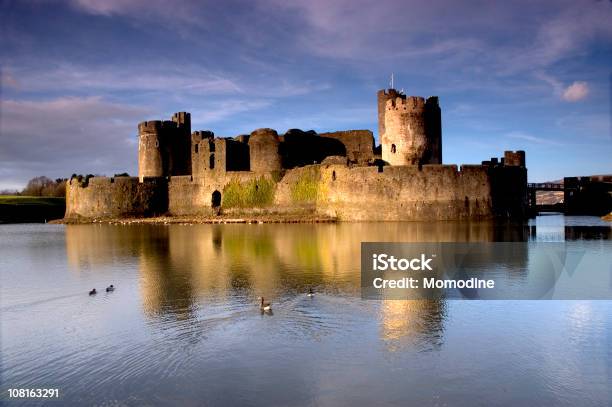 Castelo De Caerphilly - Fotografias de stock e mais imagens de País de Gales - País de Gales, Castelo, Castelo de Caerphilly