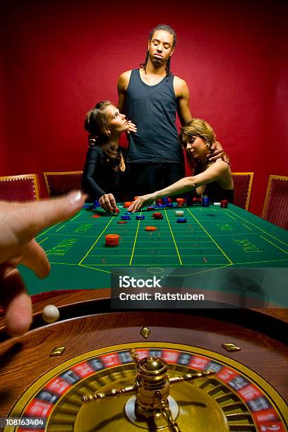 Big Partita - Fotografie stock e altre immagini di Ruota della roulette - Ruota della roulette, Abbigliamento casual, Adulto