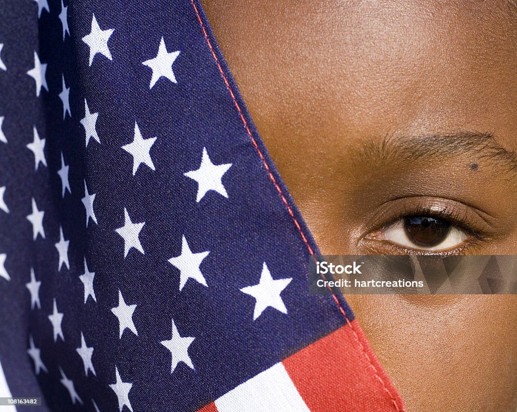 Afro-américaine petit garçon tenant drapeau - Photo de Afro-américain libre de droits