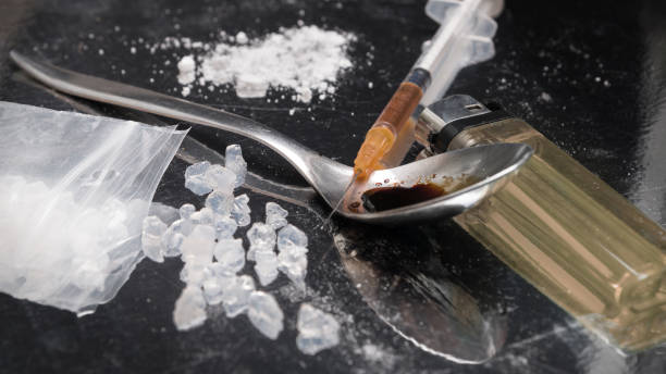 опасные наркотики - narcotic drug abuse cocaine heroin стоковые фото и изображения
