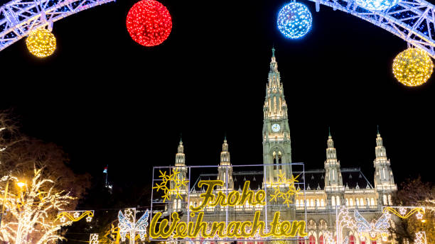 ratusz wiedeń i jarmark bożonarodzeniowy w nocy z niesamowitymi światłami - vienna austria vienna town hall night zdjęcia i obrazy z banku zdjęć
