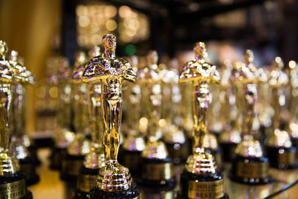 hollywood, ca/ usa - july 26, 2018: oscar golden award in a souvenir store on hollywood boulevard. success and victory concept - oscar statuette imagens e fotografias de stock