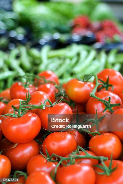 Foto de Legumes No Mercado e mais fotos de stock de Abundância - Abundância, Alface, Alimentação Saudável