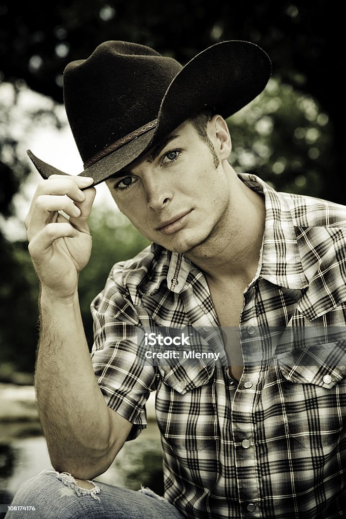 Hombre usando sombrero de vaquero - Foto de stock de Moda western libre de derechos