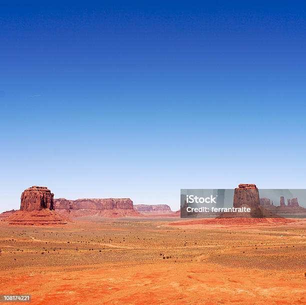 Foto de Monument Valley e mais fotos de stock de Arenito - Arenito, Arenito Navajo, Arizona