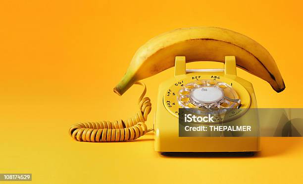 Teléfono Tipo Banana Foto de stock y más banco de imágenes de Teléfono - Teléfono, Plátano - Fruta tropical, Humor