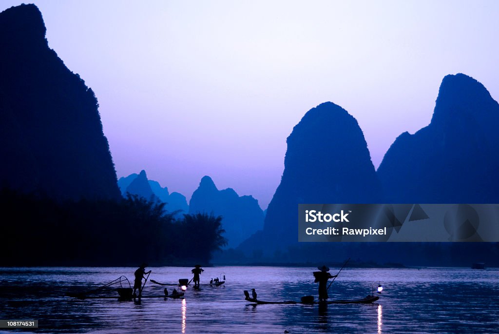 Silhouette di pescatori in Cina - Foto stock royalty-free di Guilin