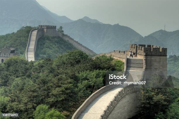 Estiramiento En La Gran Muralla China Foto de stock y más banco de imágenes de Gran Muralla China - Gran Muralla China, Aire libre, Arquitectura exterior