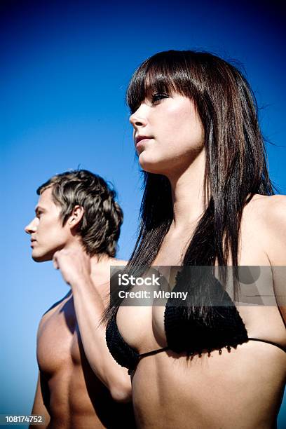 Paar Am Strand Stockfoto und mehr Bilder von Attraktive Frau - Attraktive Frau, Badebekleidung, Begehren