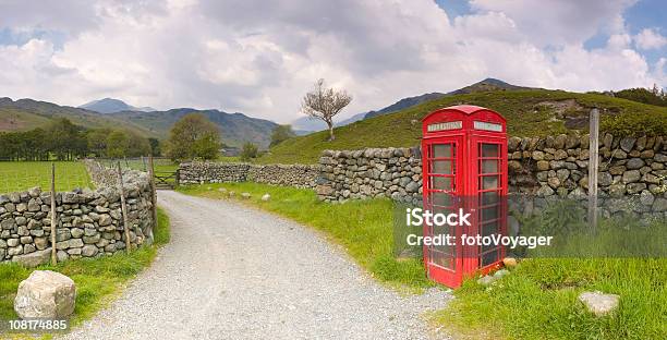 Teléfono Rojo De La Caja El Lago District Reino Unido Foto de stock y más banco de imágenes de Cabina de teléfono