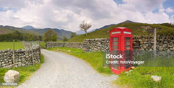 Telefon Czerwone Pole Lake District Wielka Brytania - zdjęcia stockowe i więcej obrazów Budka telefoniczna