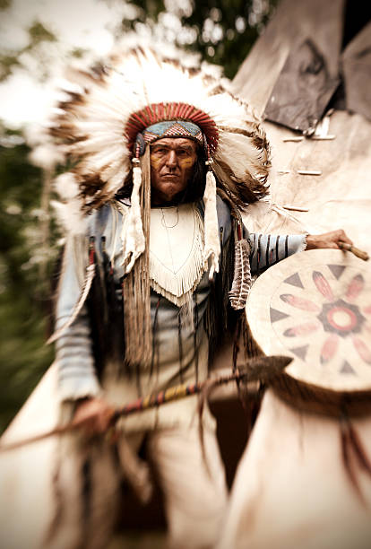 타탕카 걸리죠 집음기 - native american north american tribal culture tribal chief headdress 뉴스 사진 이미지