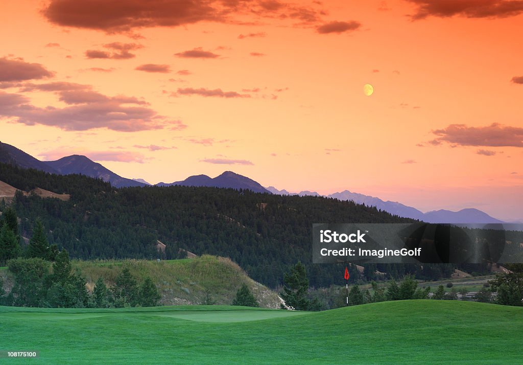 Campo de Golf Vista panorámica a las montañas - Foto de stock de Campo de Golf libre de derechos
