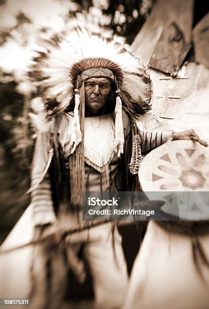 最高のロングホーンセピア - ネイティブアメリカンのストックフォトや画像を多数ご用意 - ネイティブアメリカン, 北米先住民族の文化, 歴史