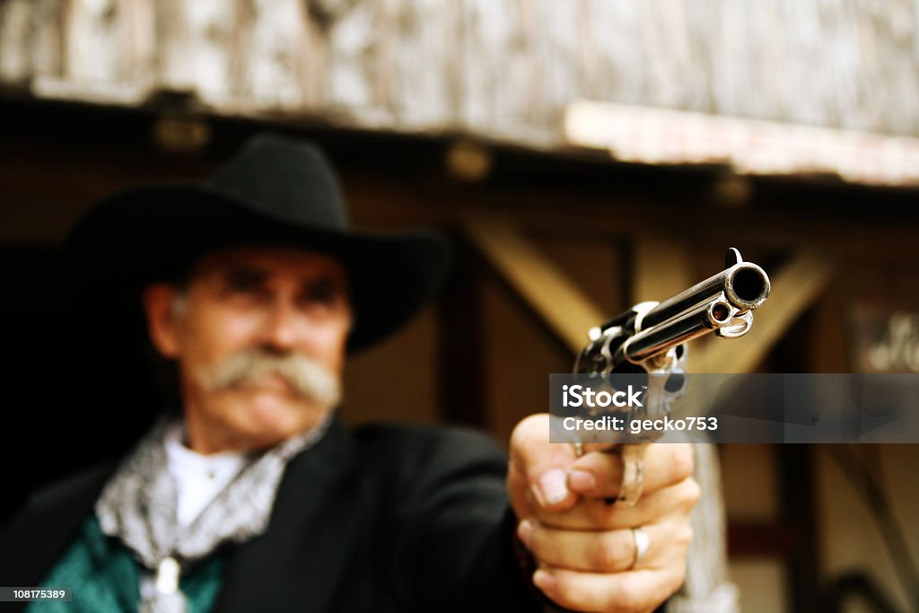 Retrato de Cowboy segurando Arma - Royalty-free Vaqueiro Foto de stock