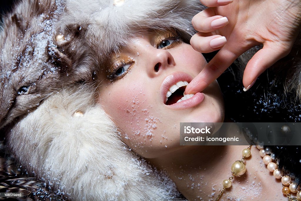 Inverno moda - Foto stock royalty-free di Abiti pesanti