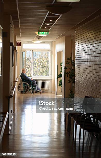 Foto de Senhor Idoso Com Cadeira De Rodas e mais fotos de stock de Geriatria - Geriatria, Adulto, Antigo