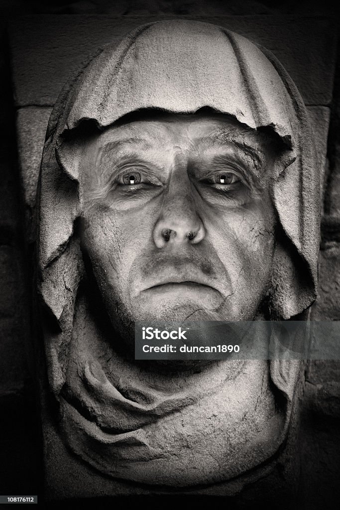 Portrait d'homme avec Statue de la capuche, noir et blanc - Photo de Fantasmagorie libre de droits