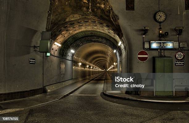 Elbtunnel Di Amburgo Germania - Fotografie stock e altre immagini di Ambientazione interna - Ambientazione interna, Antico - Condizione, Architettura