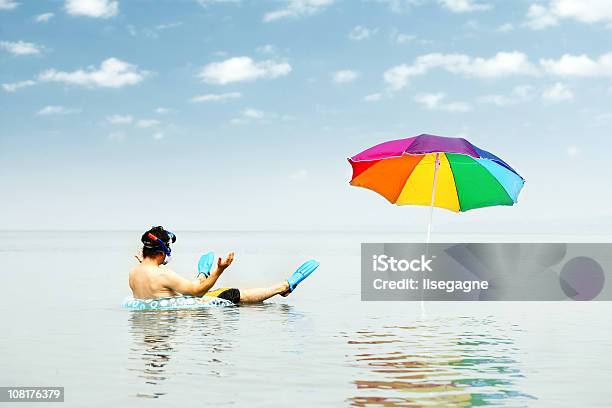 Urlaub Zeit Stockfoto und mehr Bilder von Bizarr - Bizarr, Regenschirm, Sonnenbaden