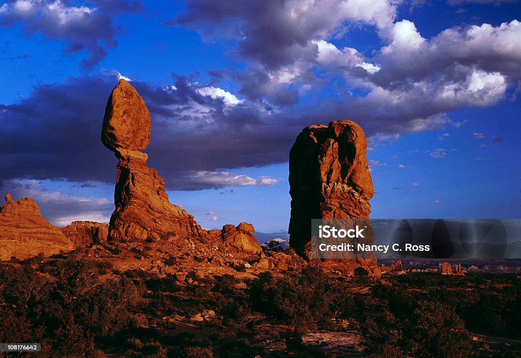 Balanced Rock, il Parco Nazionale di Arches Moab nello Utah - Foto stock royalty-free di Balanced Rock