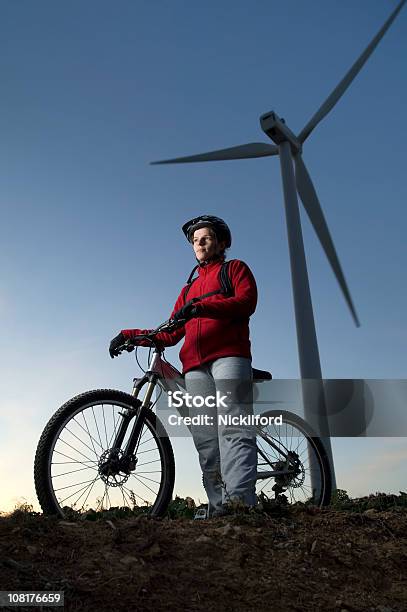 Foto de Alternativas e mais fotos de stock de Energia sustentável - Energia sustentável, Vermelho, 20 Anos