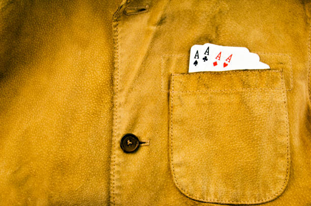 veste en cuir avec aces en poche. image en couleur - ace of hearts photos et images de collection