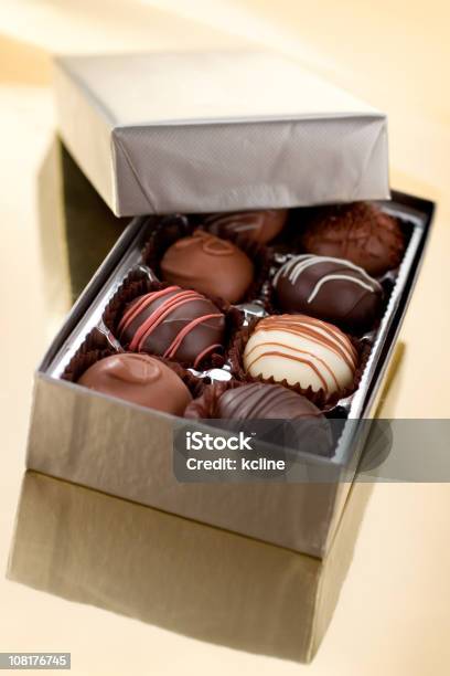 チョコレートトリュフ - チョコレートのストックフォトや画像を多数ご用意 - チョコレート, 豪華, 贈り物