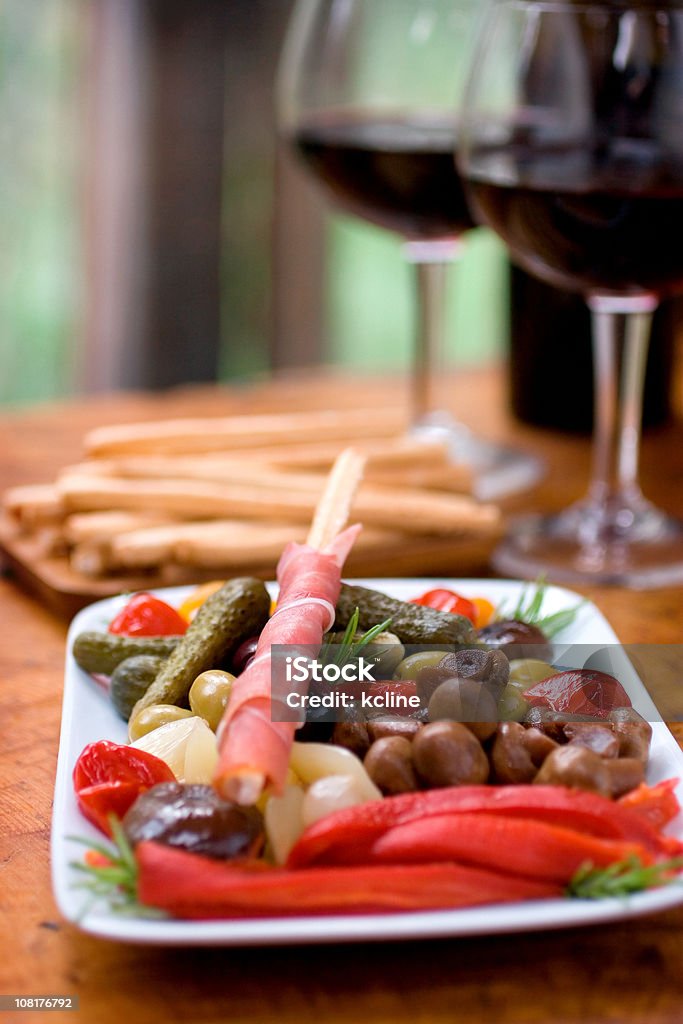 Du vin et des hors-d'œuvre - Photo de Champignon comestible libre de droits