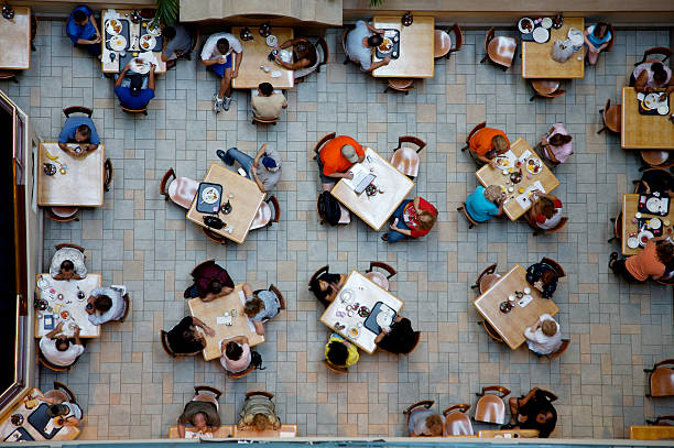 vue de la salle à manger du petit déjeuner - établissement de restauration photos et images de collection