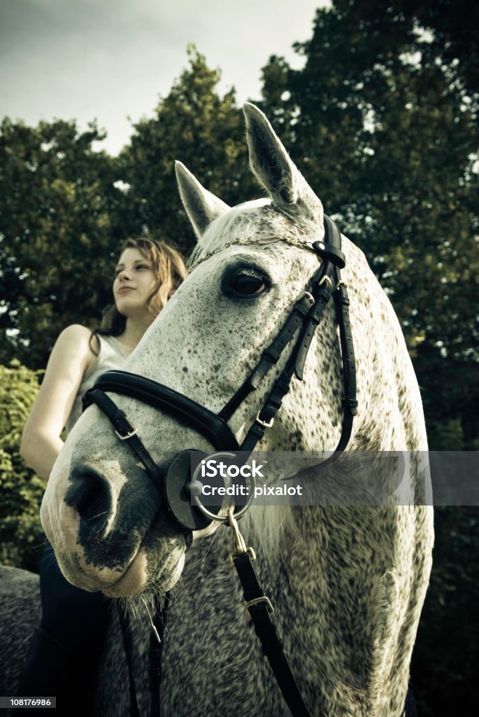 Mujer a caballo - Foto de stock de 20 a 29 años libre de derechos