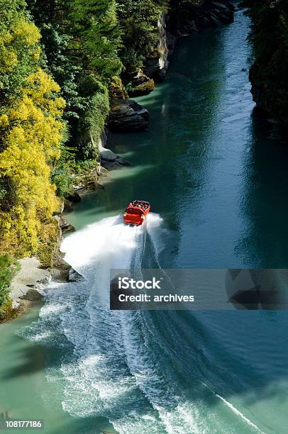 Gruppe Von Menschen Auf Jetboot Los River Stockfoto und mehr Bilder von Jetboot-Fahren - Jetboot-Fahren, Wassermotorrad, Ansicht aus erhöhter Perspektive