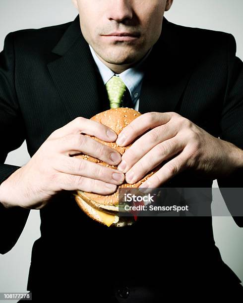 Photo libre de droit de Salle À Manger Au Bureau banque d'images et plus d'images libres de droit de Manger - Manger, En désordre, Hamburger