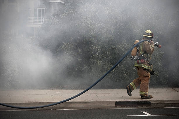 소방관의 - fire hose 뉴스 사진 이미지