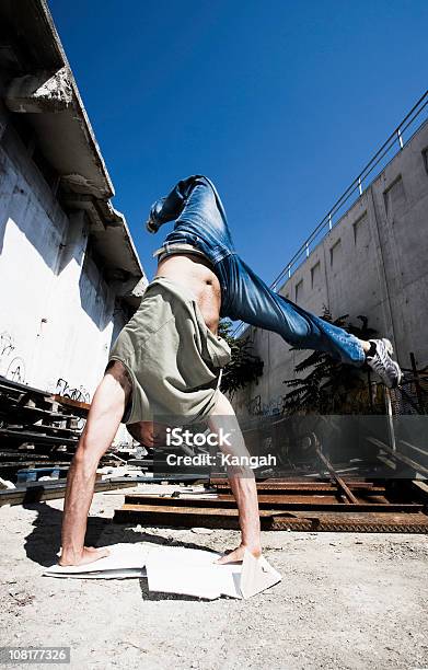 Foto de Masculino Dançarino De Hiphop e mais fotos de stock de 25-30 Anos - 25-30 Anos, Adulto, Afro-americano