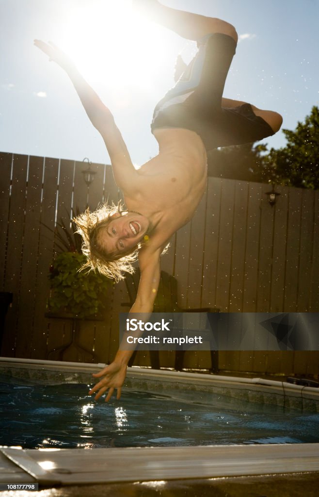 뛰어내림 수영장 - 로열티 프리 점프 스톡 사진