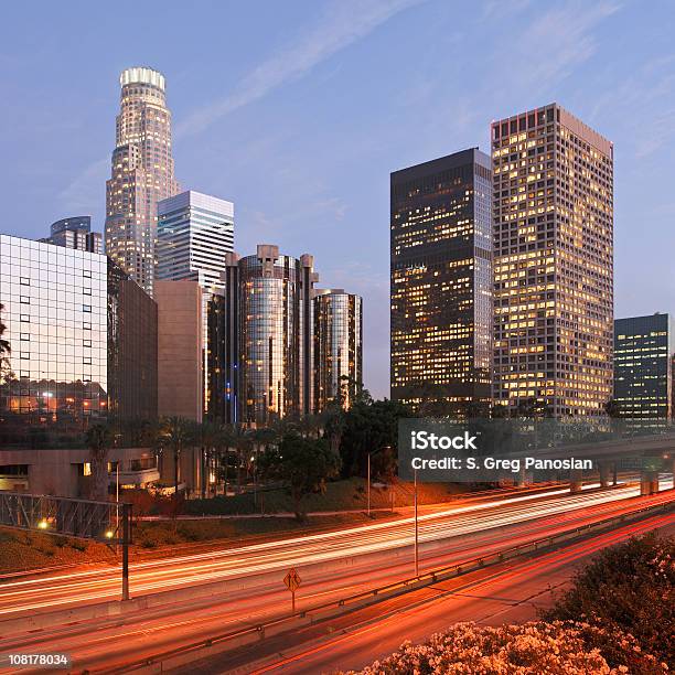 Downtown Los Angeles 스카이라인 At Dusk 국가 관광명소에 대한 스톡 사진 및 기타 이미지 - 국가 관광명소, 연결, 0명