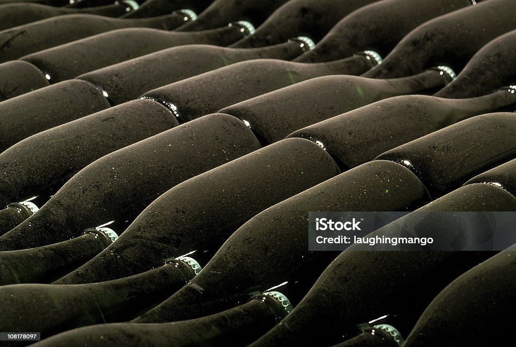 Bodega botellas de champán vinicultura - Foto de stock de Champán libre de derechos