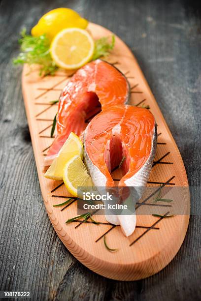 Cedar Tablón Salmón Foto de stock y más banco de imágenes de Alimento - Alimento, Cedro del Atlas, Color - Tipo de imagen