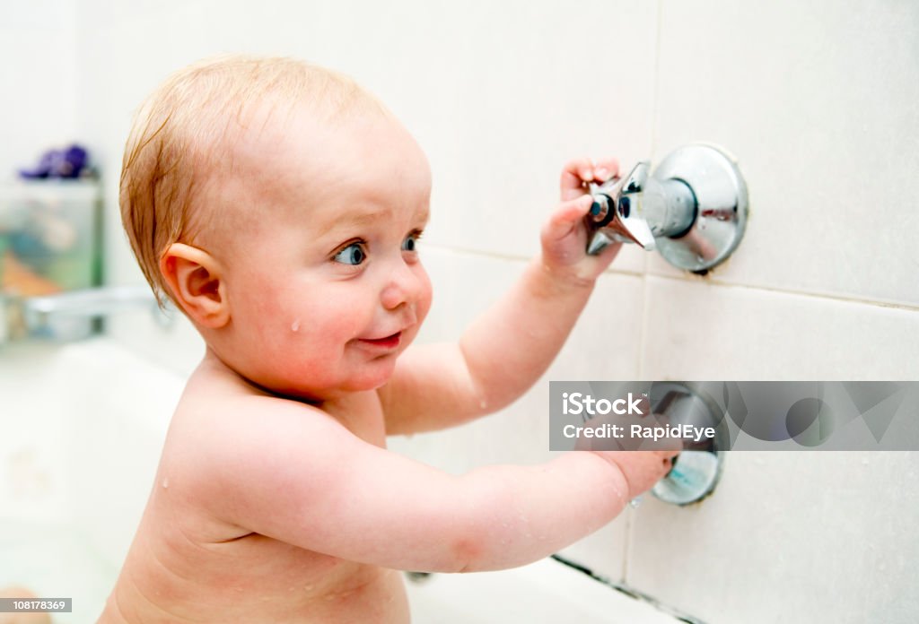 Bathtime baby - Стоковые фото Проверять роялти-фри